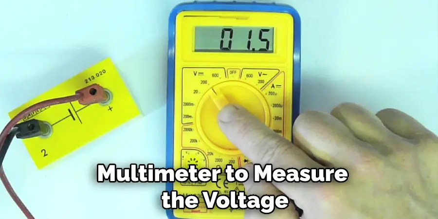 Multimeter to Measure the Voltage