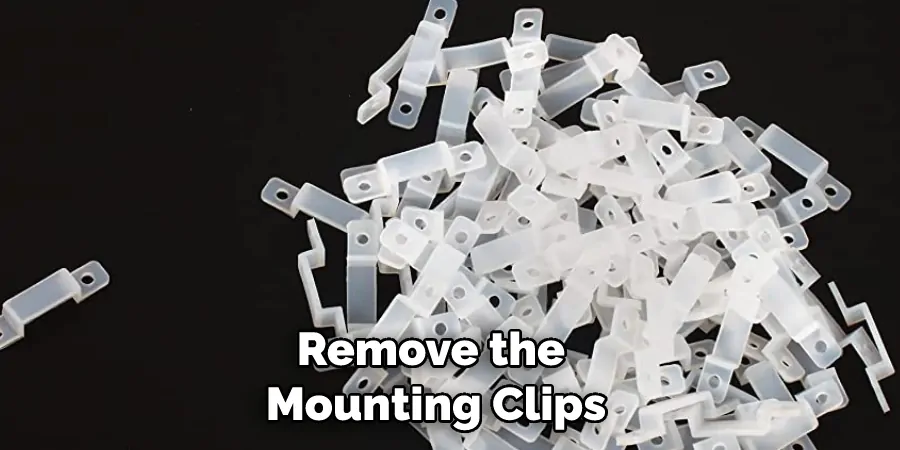 Remove the Mounting Clips