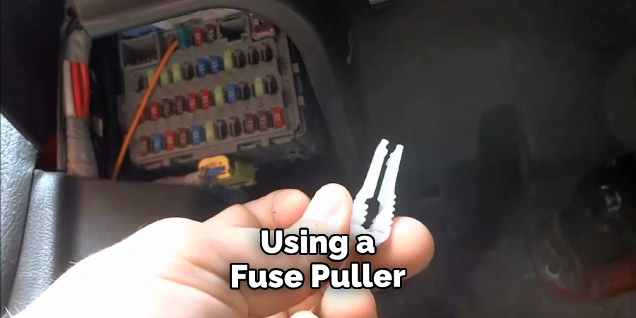 Using a Fuse Puller