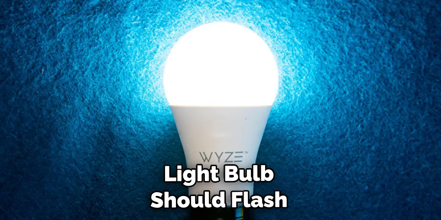  Light Bulb Should Flash 