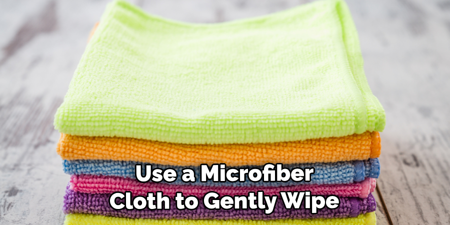  Use a Microfiber Cloth to Gently Wipe