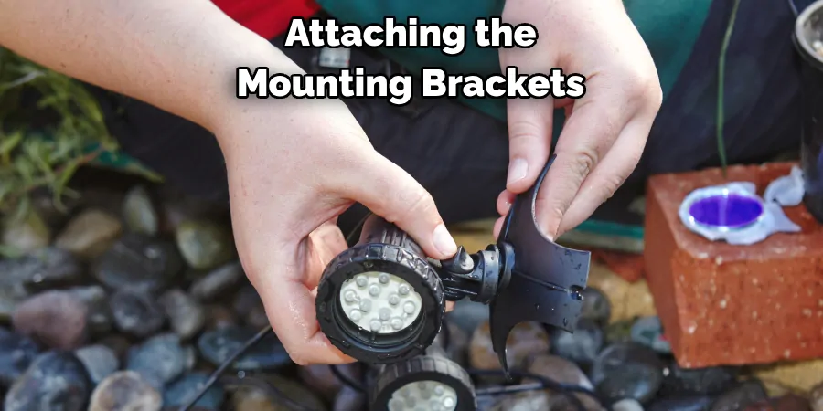 Attaching the Mounting Brackets