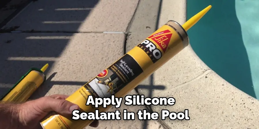 Apply Silicone
Sealant in the Pool