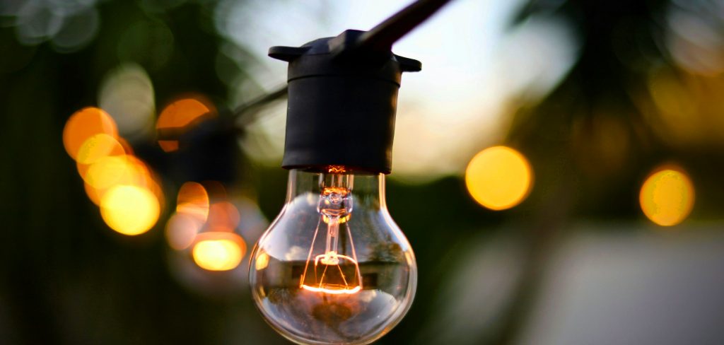 How to Replace Bulbs in Outdoor String Lights