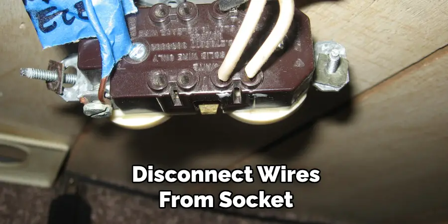 Disconnect Wires
From Socket