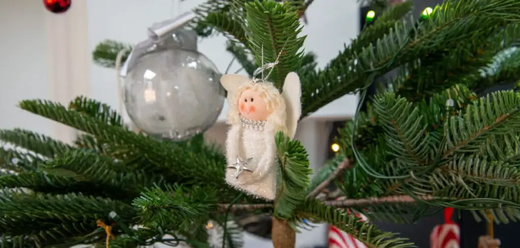 How to Replace Christmas Tree Bulbs