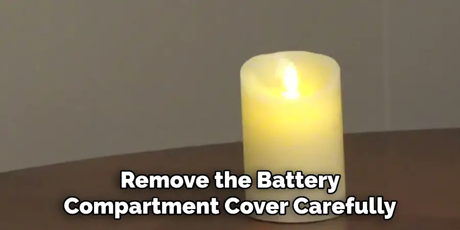 Remove the Battery
Compartment Cover Carefully
