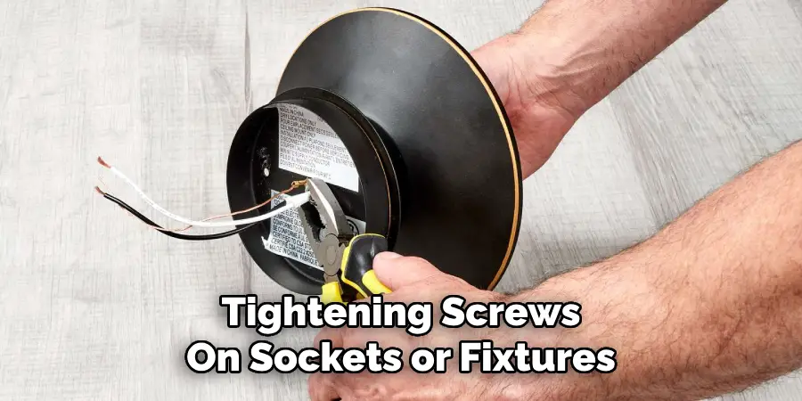Tightening Screws
On Sockets or Fixtures