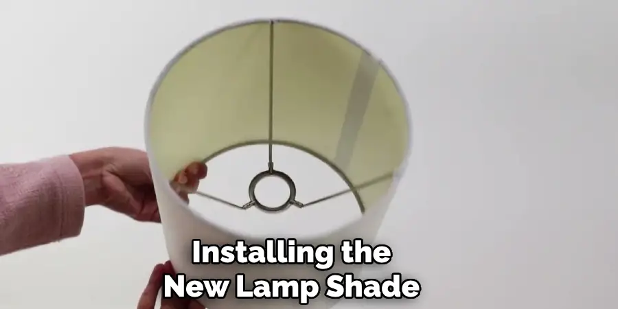 Installing the
New Lamp Shade