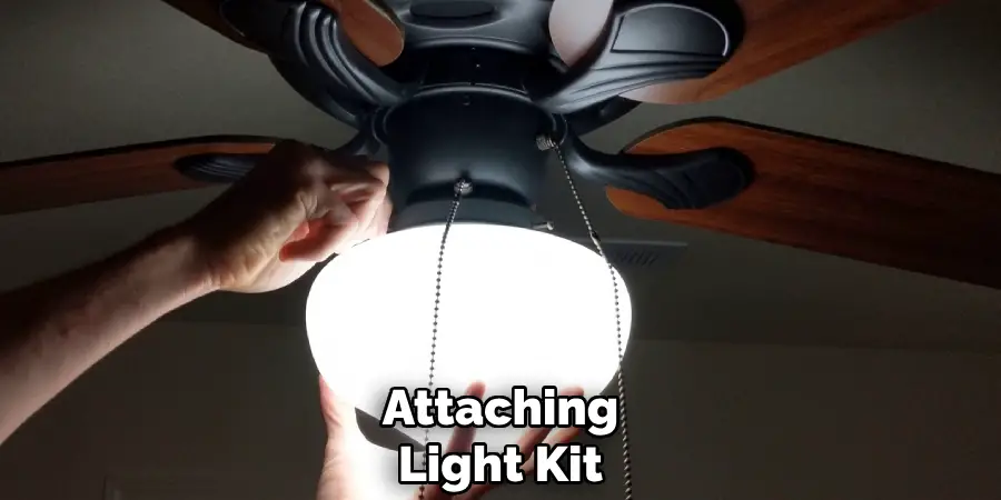 Attaching
Light Kit