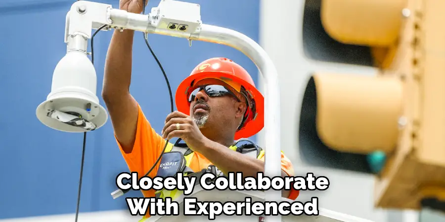 Closely
Collaborate With Experienced