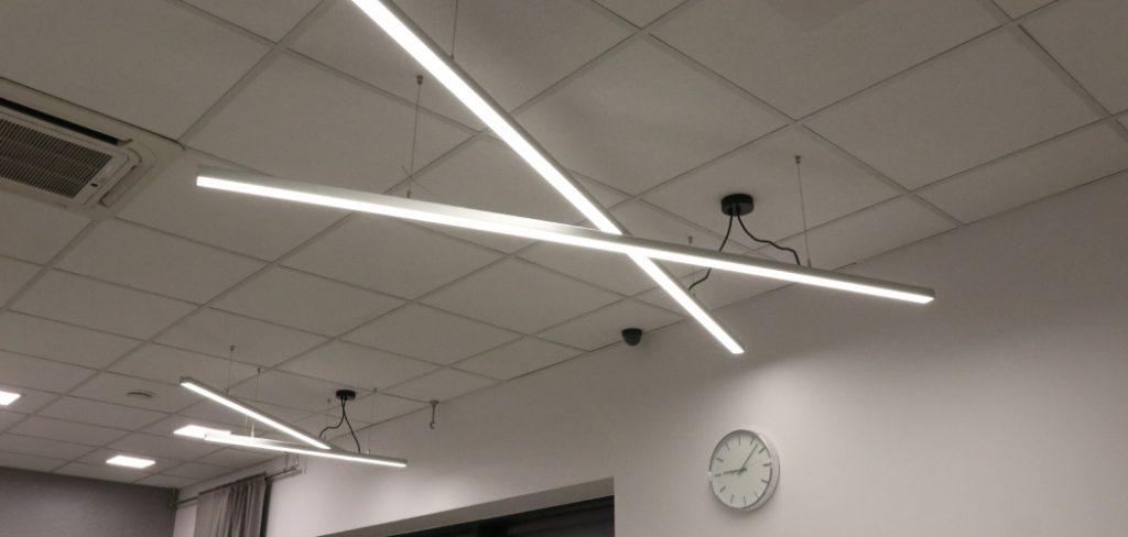 How to Change Out Fluorescent Light Fixture
