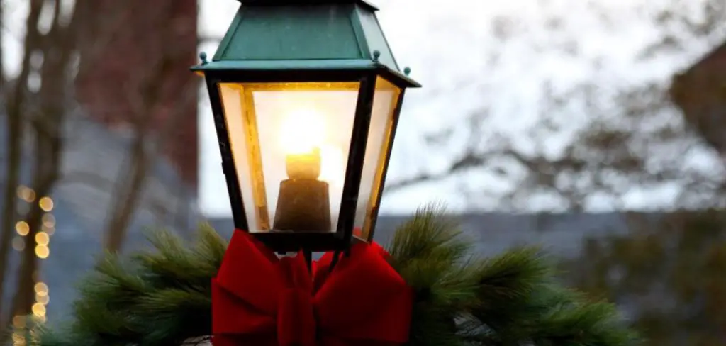 How to Decorate a Lamppost for Christmas