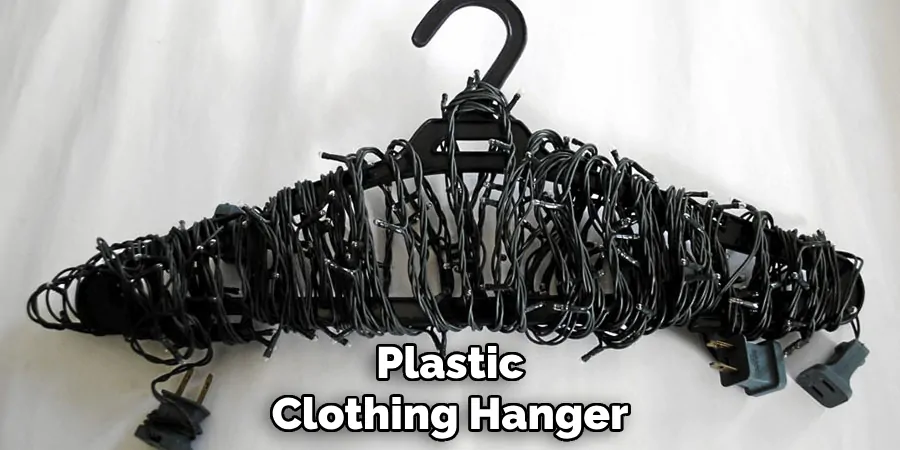 Plastic
Clothing Hanger