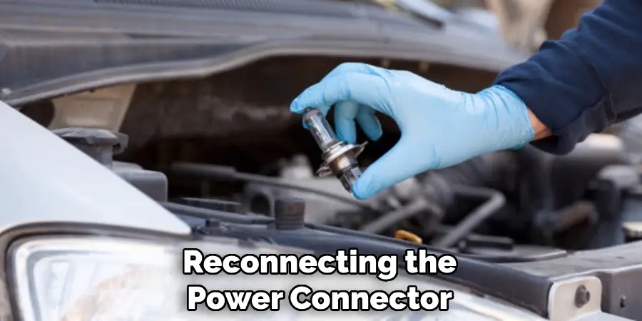 Reconnecting the
Power Connector