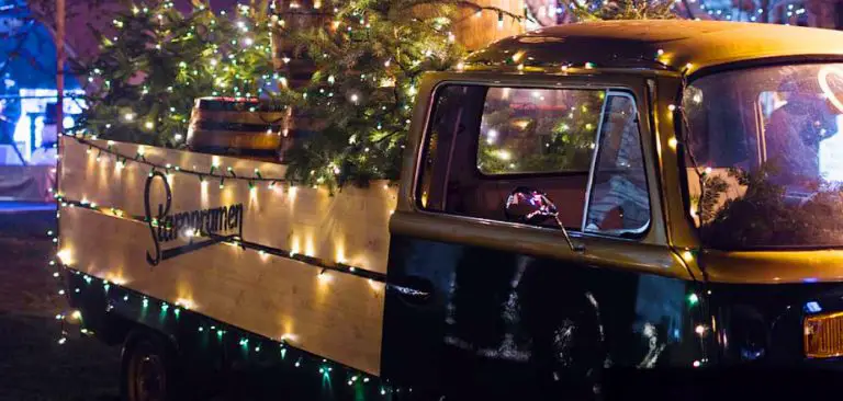 How to Attach Christmas Lights to a Vehicle