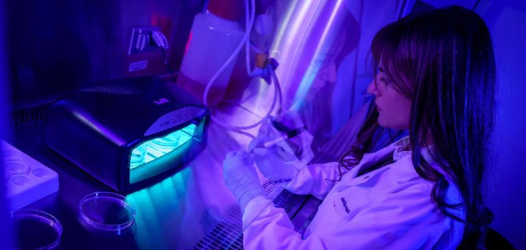 How to Use UV Lamp for Nails